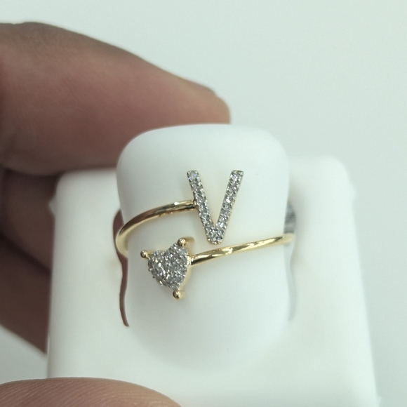 Real Diamond 10kt Yellow Gold Initial V Ring For Women